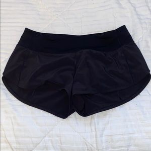 Black lululemon 2.5 speed up shorts